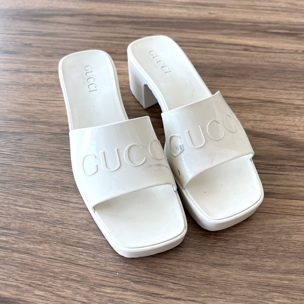 Gucci Womens rubber slide sandal